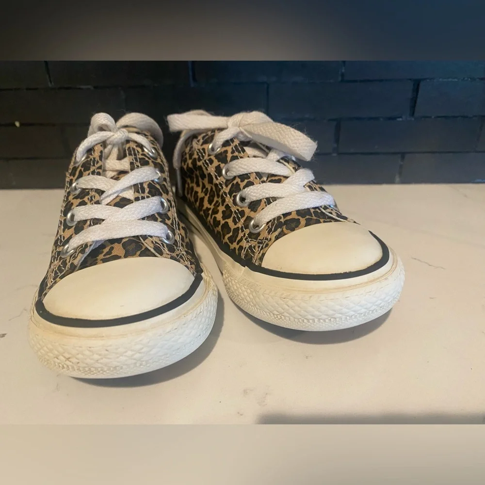 White Laces Converse All Star Leopard Cheetah Print Toddler Sneakers Size 8 🐆